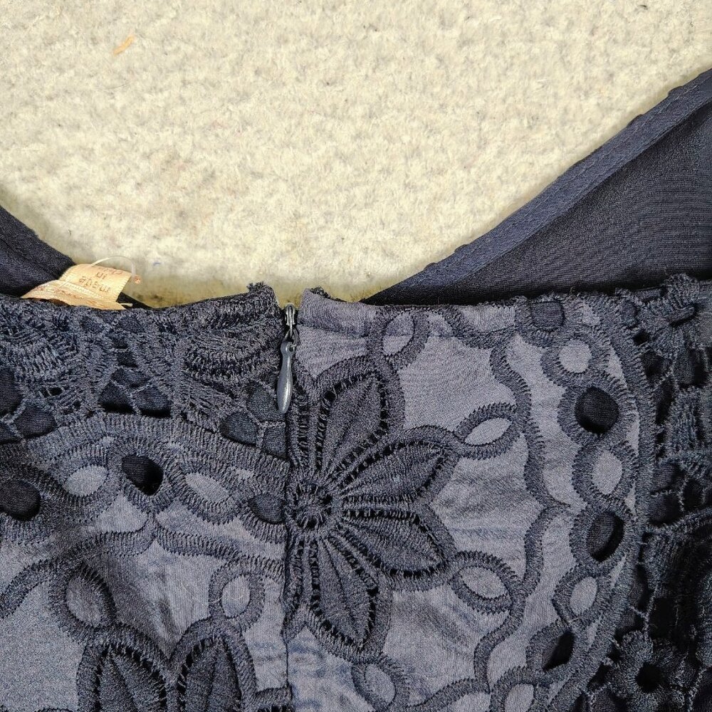 Skies Are Blue Cami Top Women's Medium Navy Blue Leaf Lace Sleeveless Peplum NWT - Picture 9 of 13